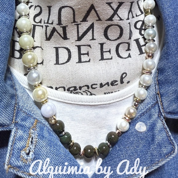 Elegant Pearl Necklace with Gold Accents jasper - Picture 1 of 3